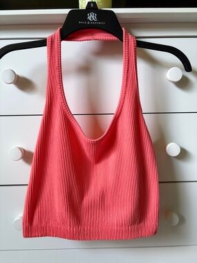 🌺 NWOT ARIZONA JEAN COMPANY WOMENS SIZE MEDIUM ORANGE RIBBED HALTER TOP.